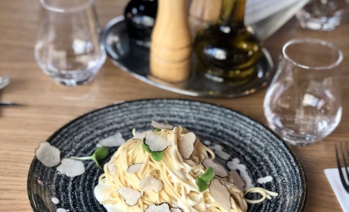 Tagliolini con crema di taleggio e tartufo estivo